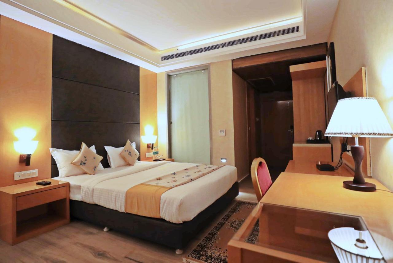 Bindiram Express By Shrigo Hotels Sitapur Muafi 外观 照片